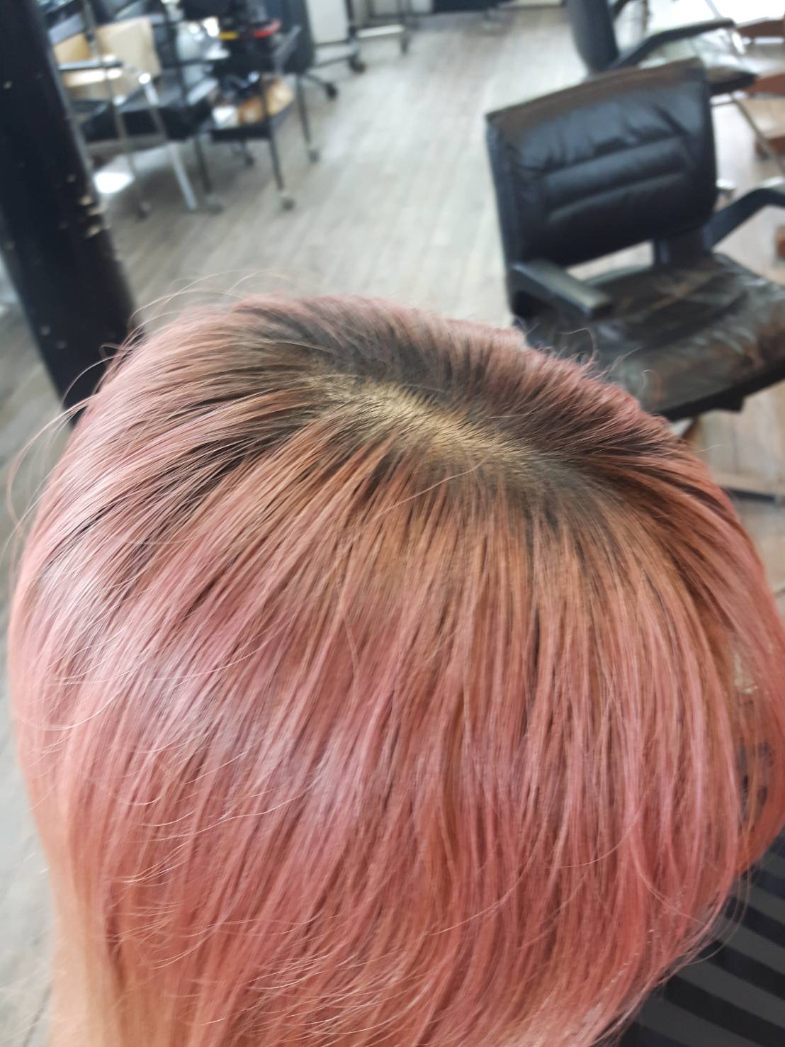 18歳 ピンク髪 汚く残ったカラー すぐに消したい時は 奈良斑鳩町の美容室 髪 ブログ